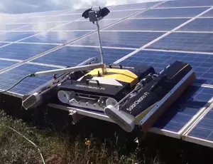 nettoyage des panneaux photovoltaïques par un robot