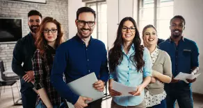 collaborateurs souriants