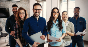 collaborateurs souriants