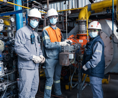 Photo tertiaire usine chauffage hommes femme 