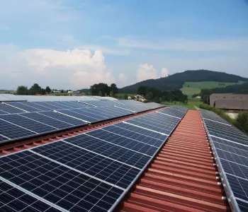 Panneau solaire toit usine